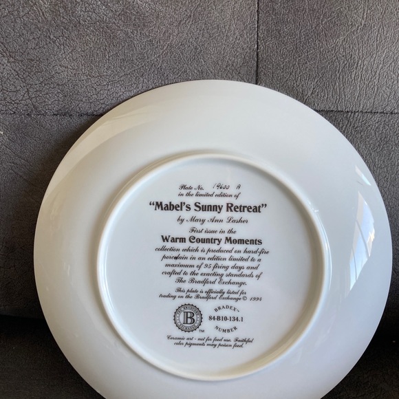 Mabel’s Sunny Retreat Plate Warm Country Moments Mary Ann Lasher Bradford - Picture 4 of 7